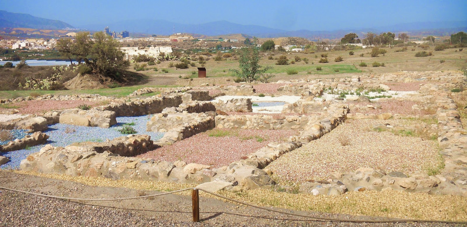 Calle y viviendas musulmanas en el yacimiento arqueológico 
